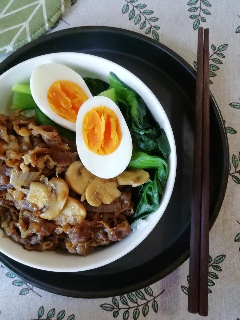 黑椒蘑菇肥牛饭