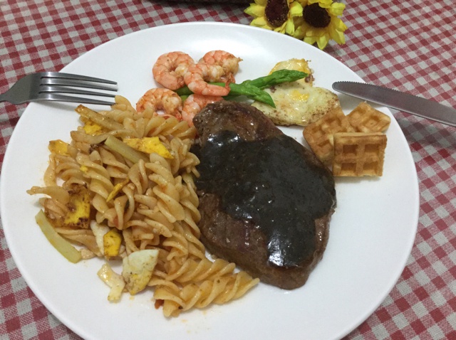 黑椒牛排（配土豆/鸡蛋，意面/蔬菜）