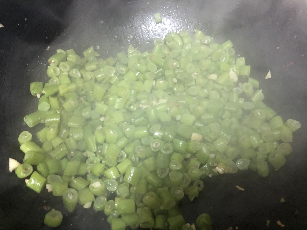 快手橄榄菜肉末四季豆的做法 步骤4