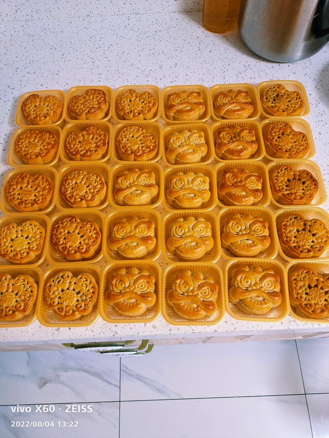 广式月饼—蛋黄莲蓉月饼