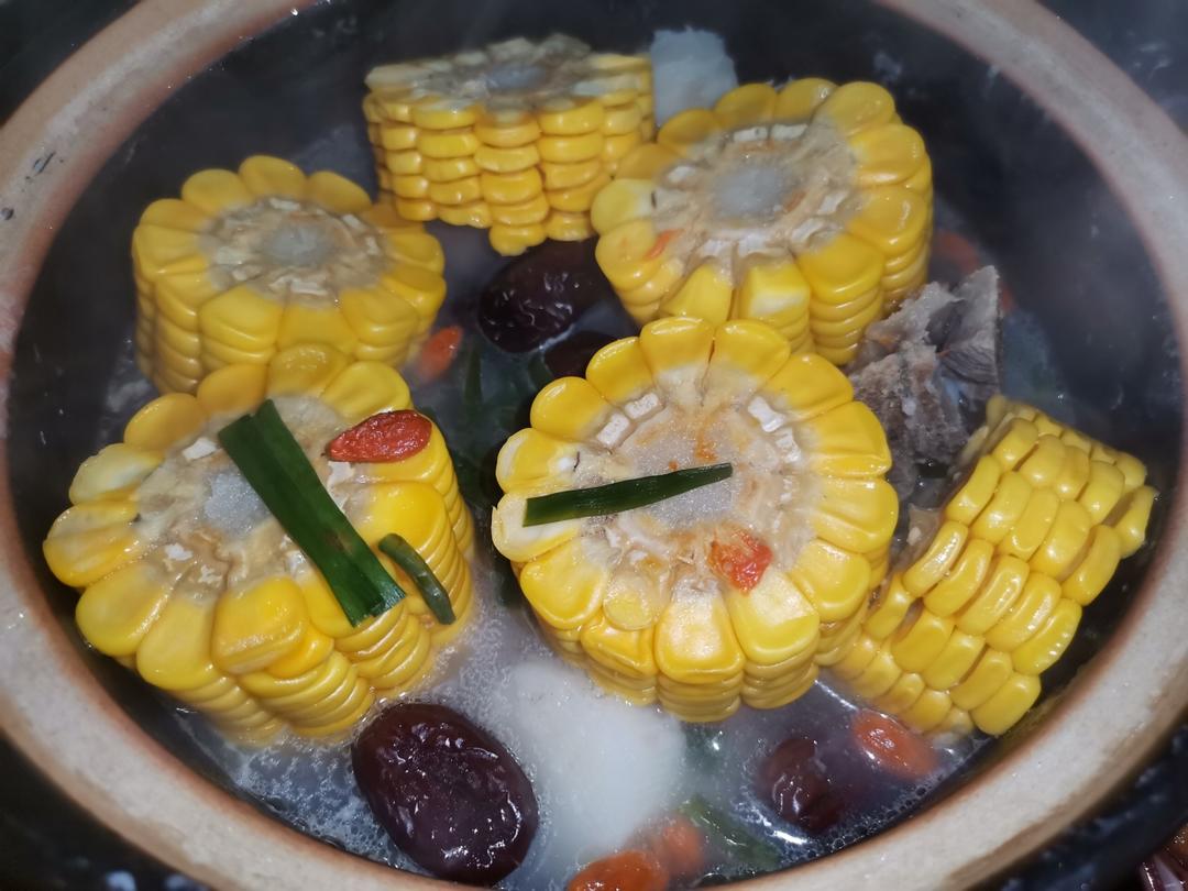 连吃三碗的玉米山药排骨汤