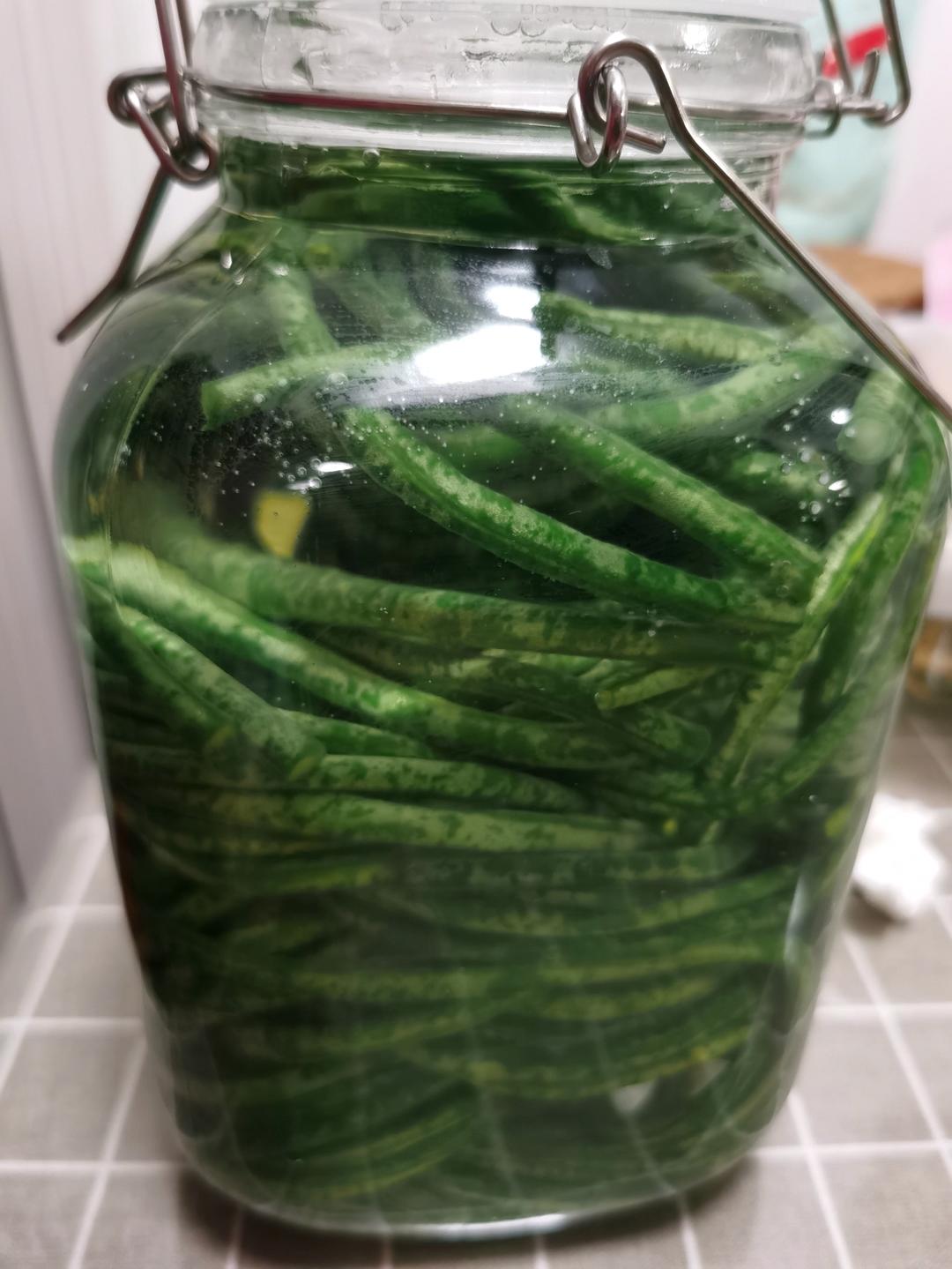 简单易做上手快，自制美味下饭酸豇豆