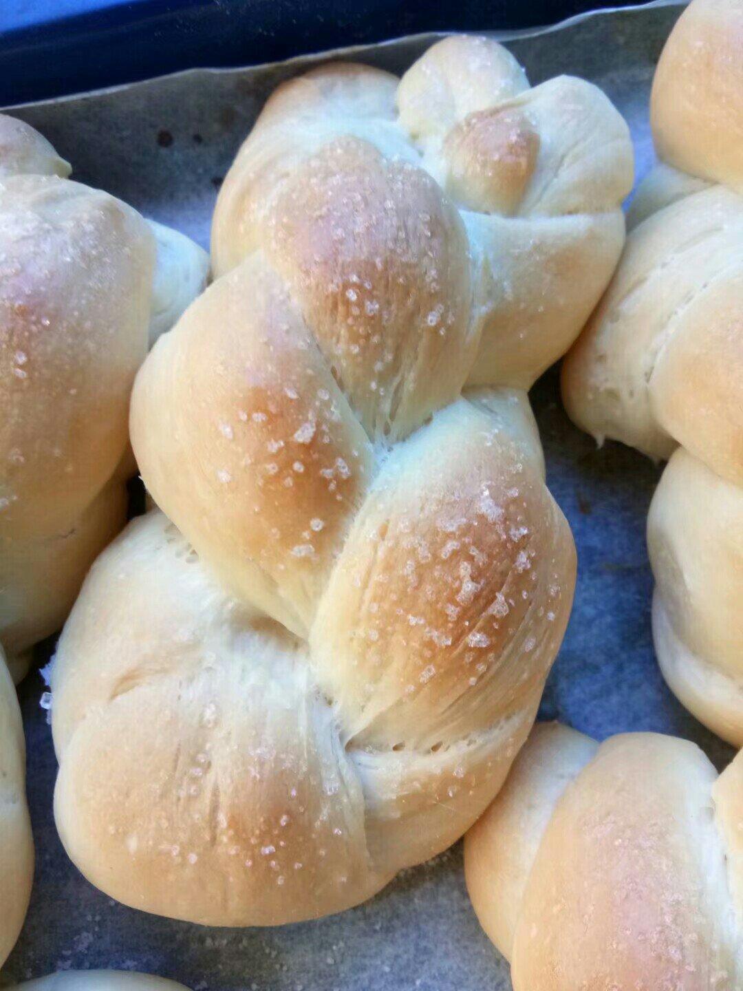 红豆68做的砂糖麻花面包(两股辫子)