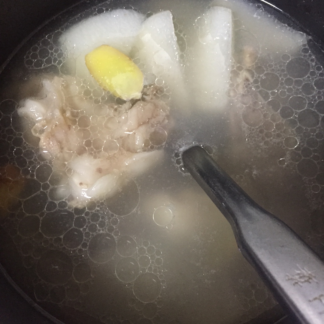 筒子骨炖淮山