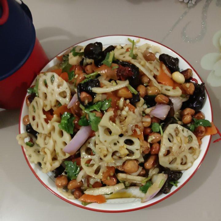 健脾开胃的凉拌木耳藕片