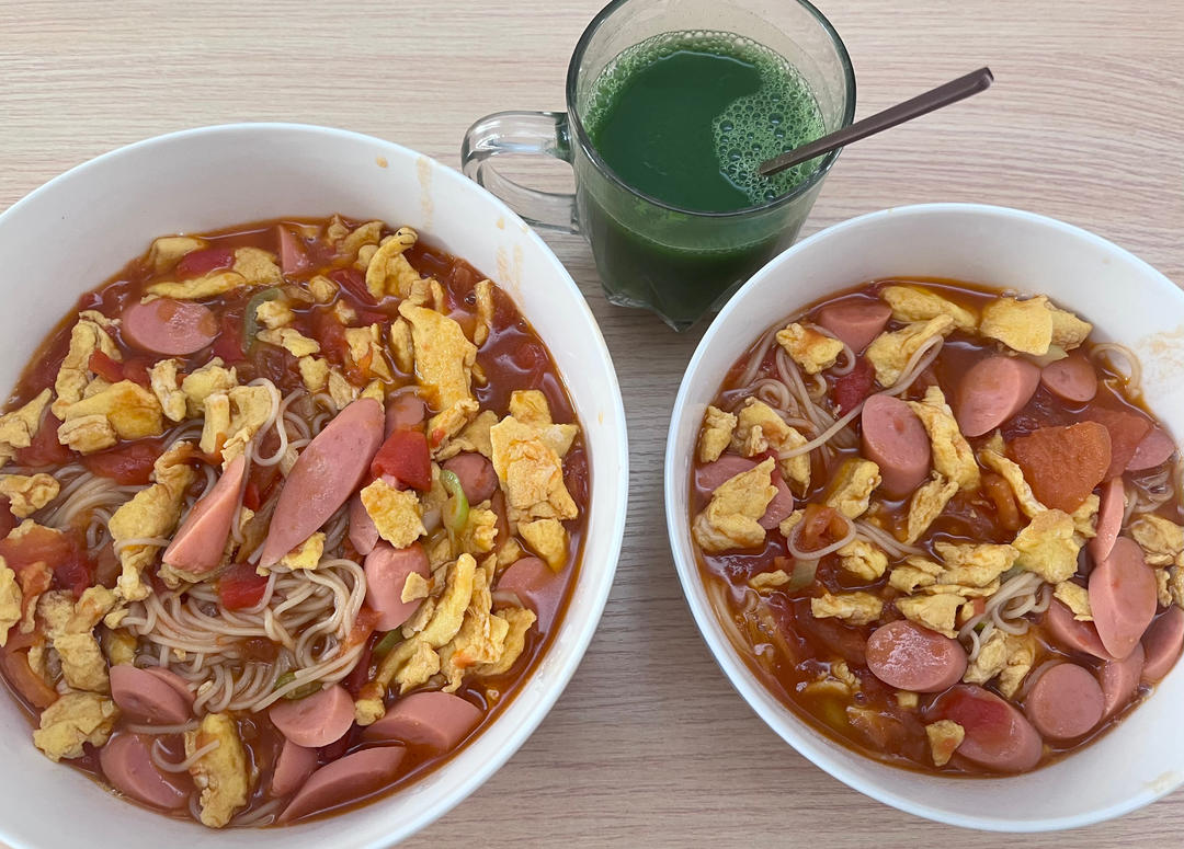 五分钟搞定❗️好吃到舔盘茄汁火腿鸡蛋焖面