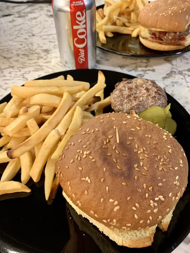 正宗的麦当劳双吉牛肉汉堡