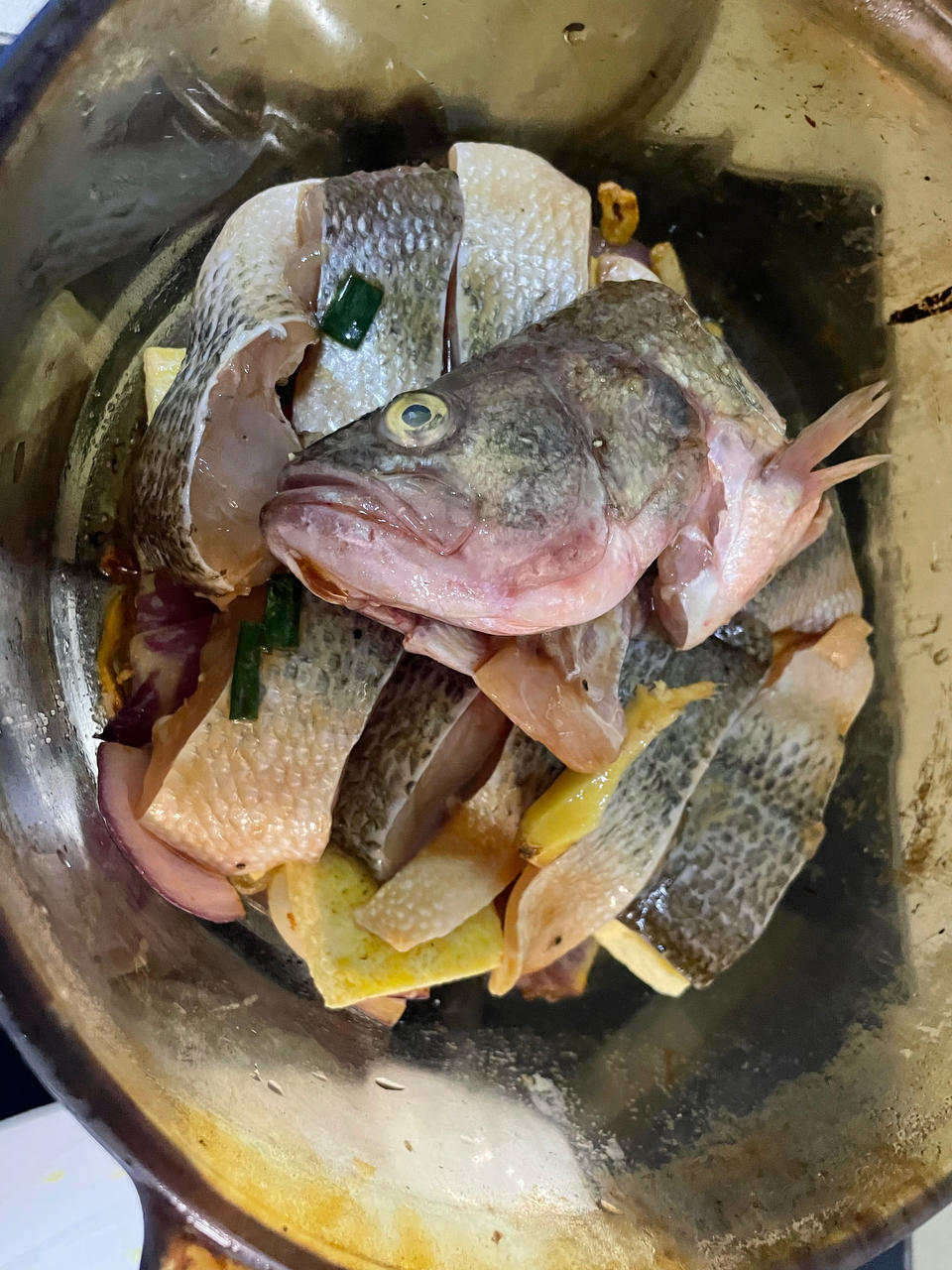 鲜嫩豆腐鲈鱼煲
