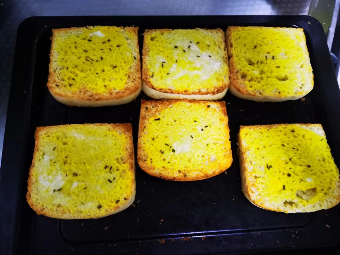 吐司片的一百种吃法之香葱鸡蛋吐司片，10分钟快手早餐，咸香酥脆