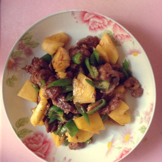 简单粗暴的菠萝炒肉