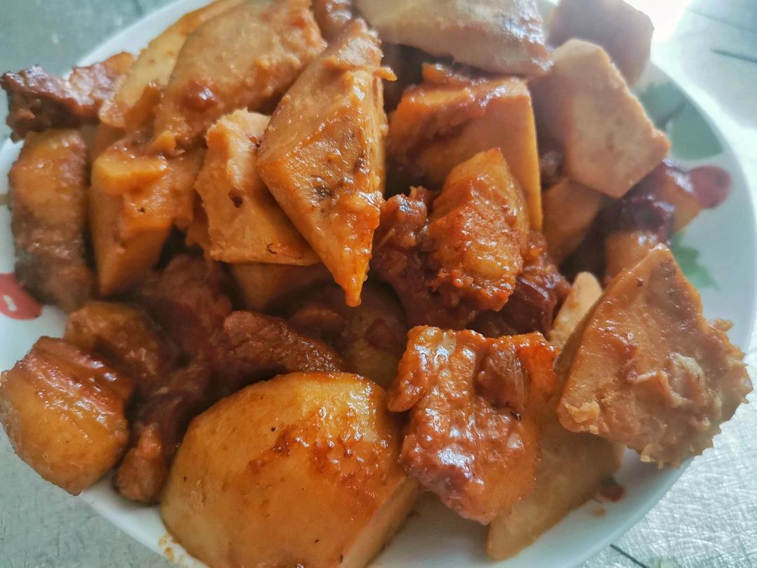 芋头红烧肉