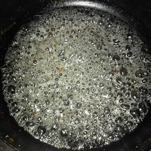 家庭平底锅版焦糖爆米花的做法 步骤3