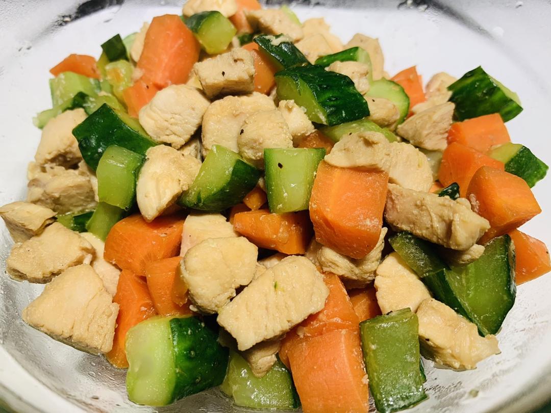 胡萝卜黄瓜鸡胸肉