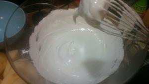 瑞士蛋白奶油 Swiss meringue buttercream的做法 步骤2