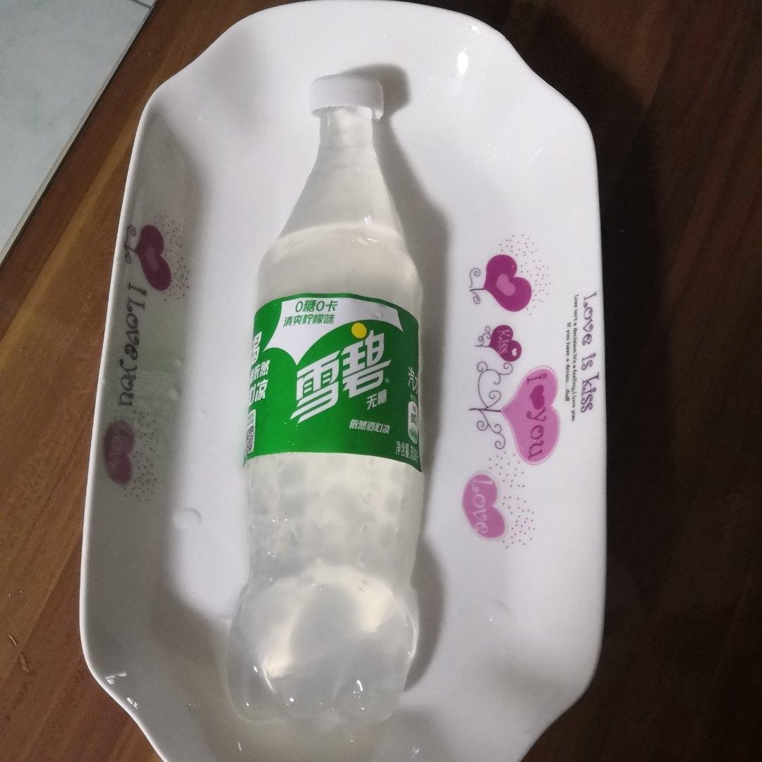 别再用冰箱冻可乐了，教你一招，用白凉粉秒变【可乐冻】夏季必备