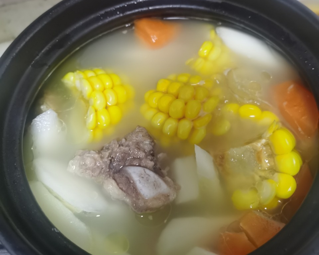 周末煲汤必选～排骨玉米山药汤的做法