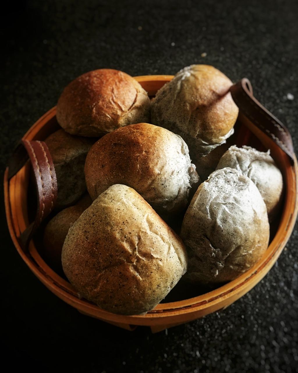 黑芝麻餐包~面包界的黑美人