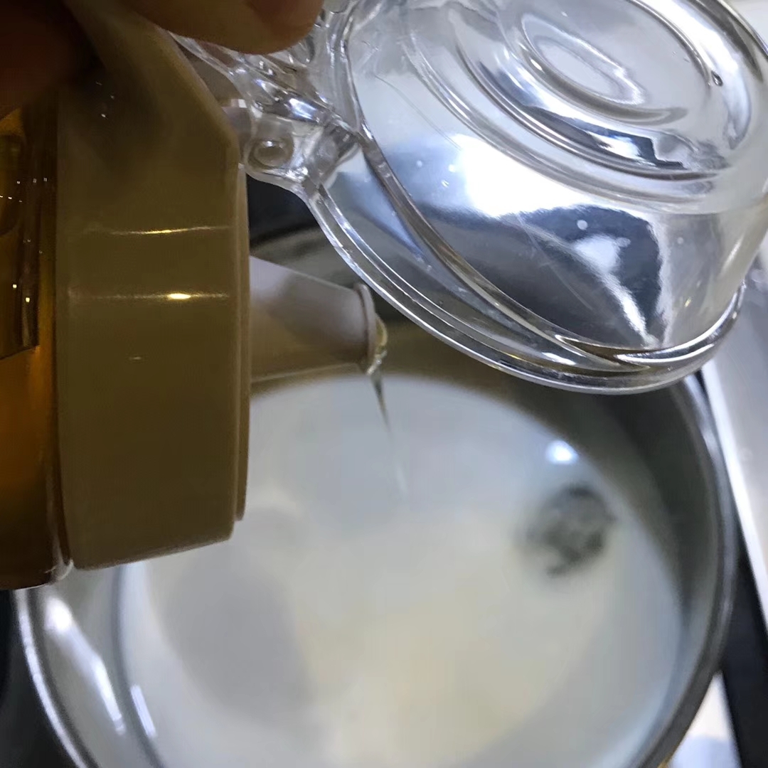 自制奶茶——玫瑰红茶拿铁的做法 步骤3