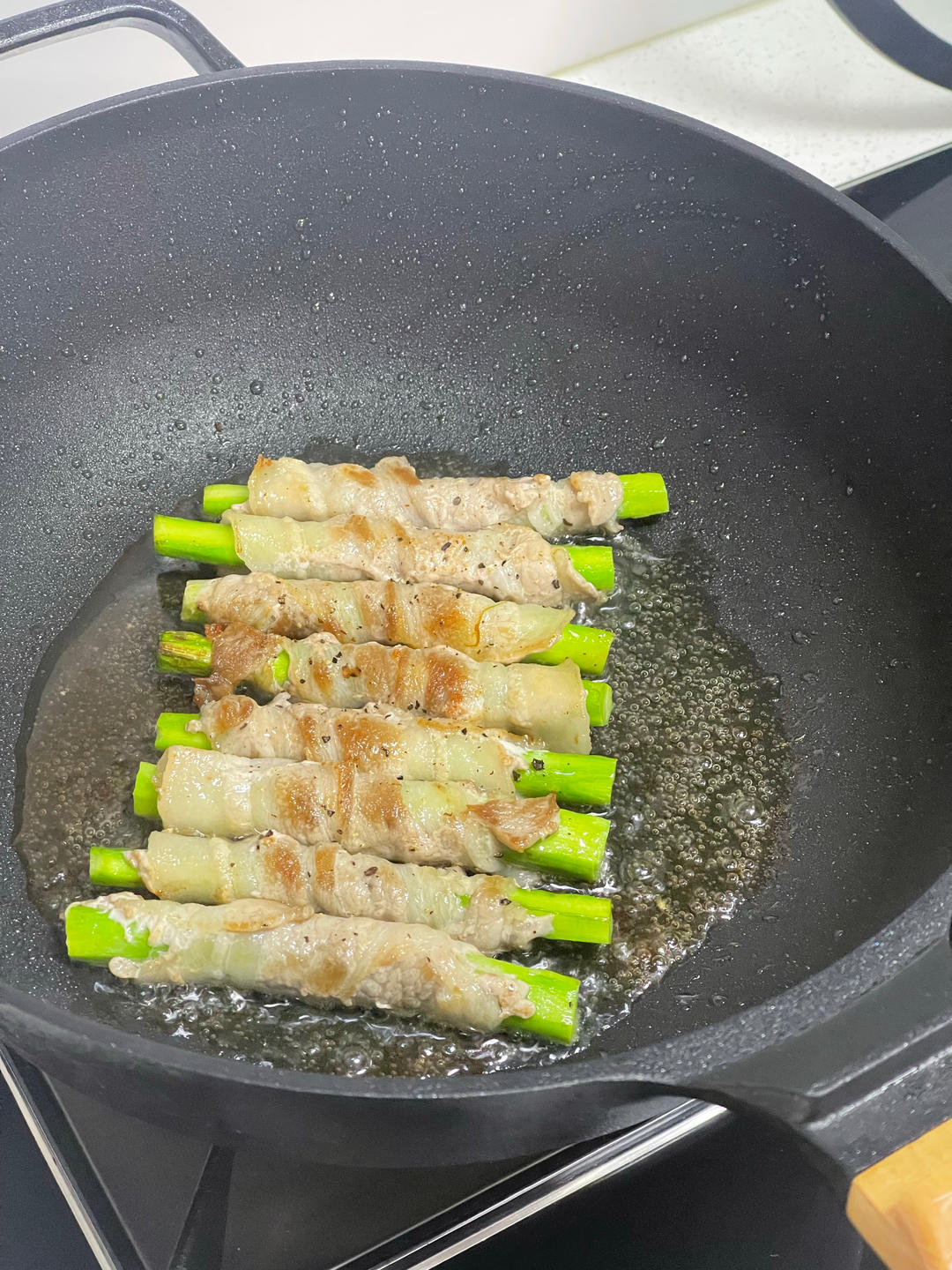 家常下饭菜｜五花肉包芦笋的做法 步骤4