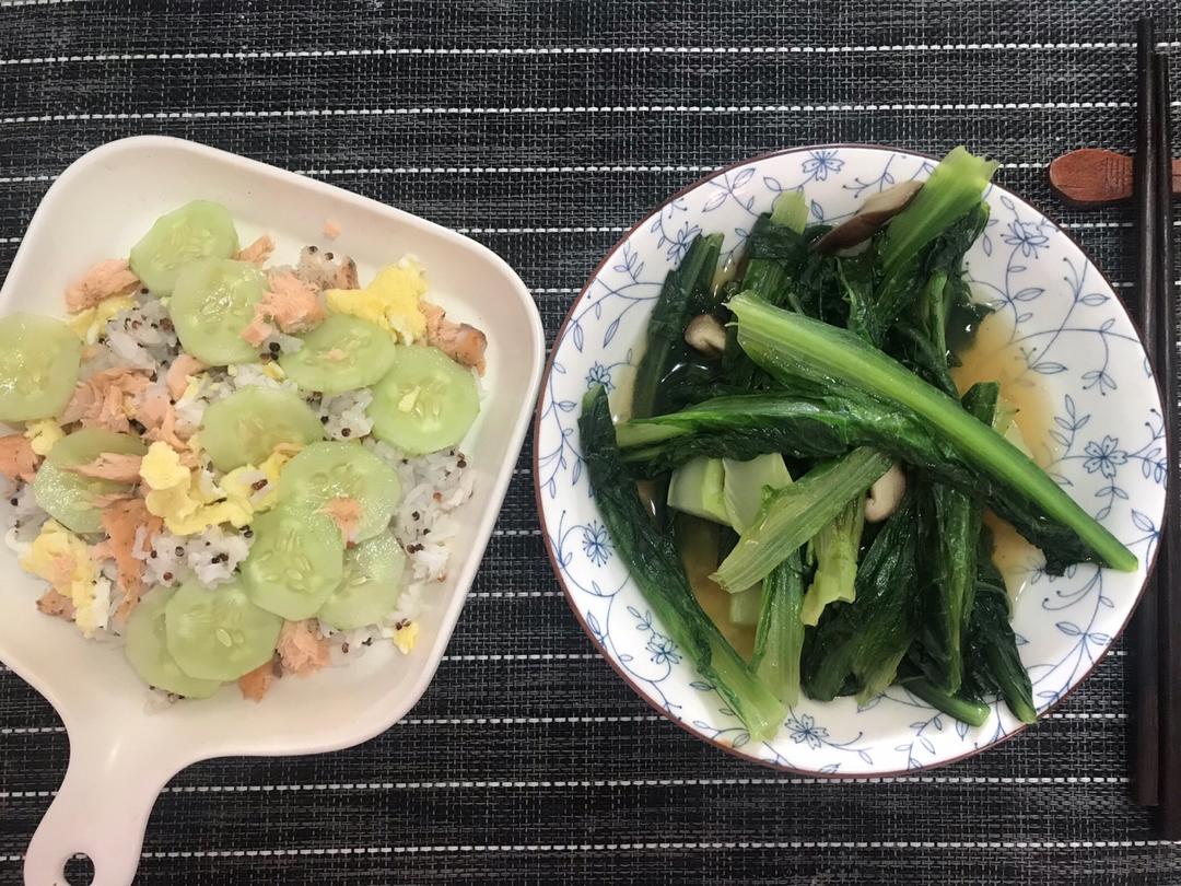 【昨日的美食】三文鱼鸡蛋青瓜散寿司（夏日轻食）