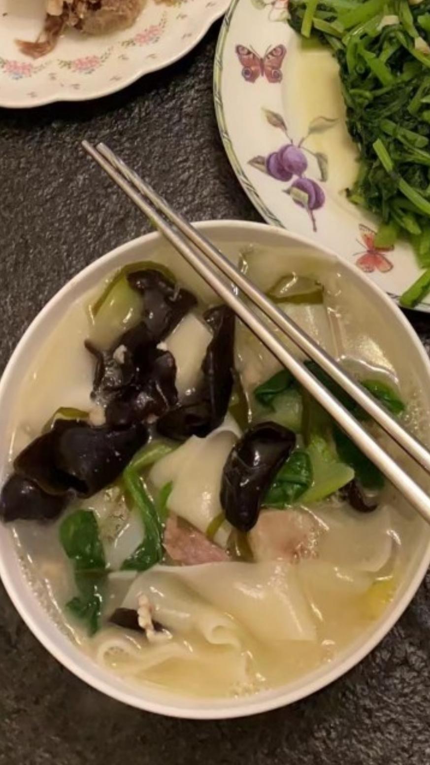 厨师长教你：“羊肉汤”的家常做法，天气冷了喝一口全身都暖暖的
