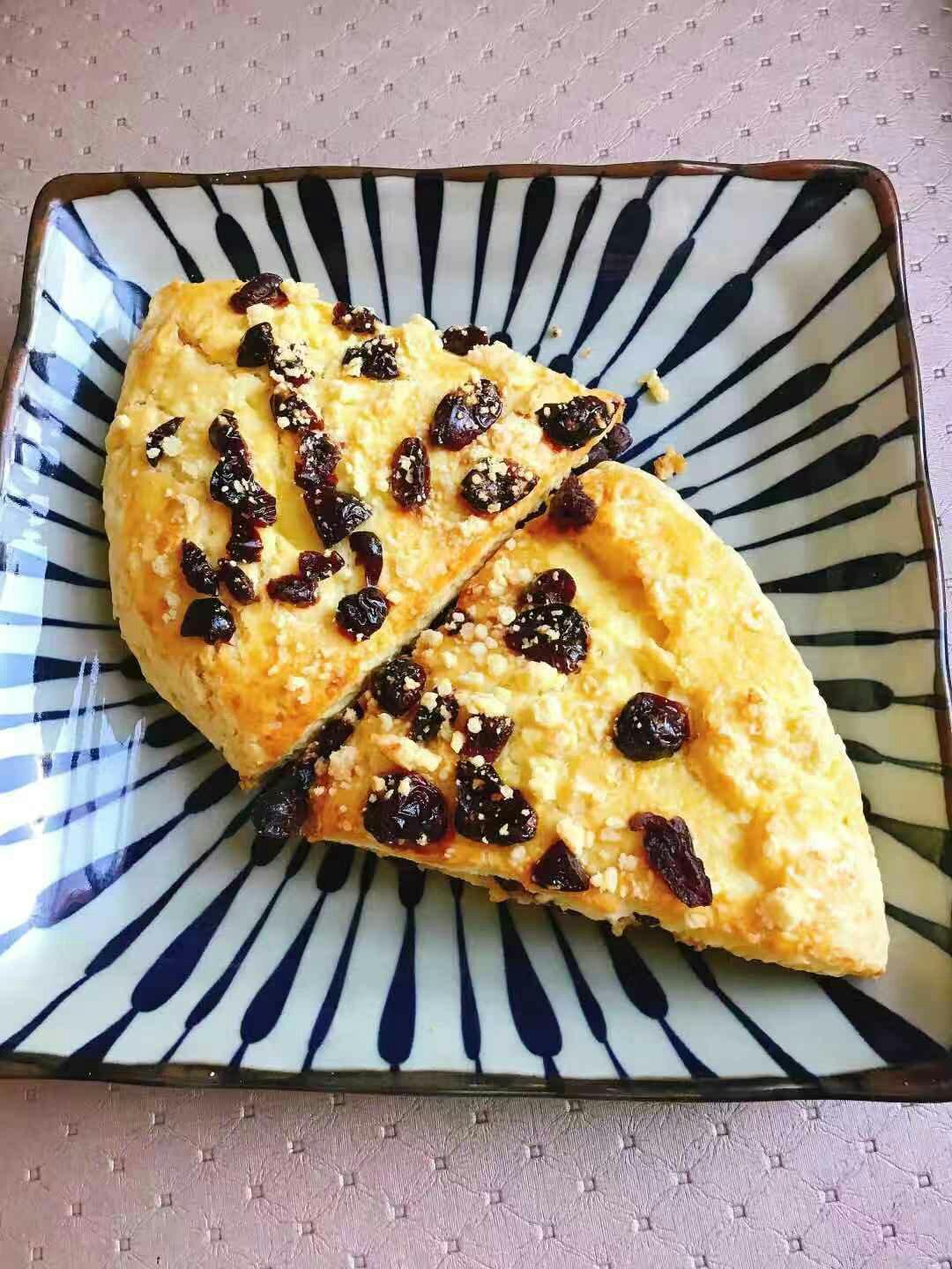 满屋飘香，口口都是满足——酥松香甜的蔓越莓蜜豆司康