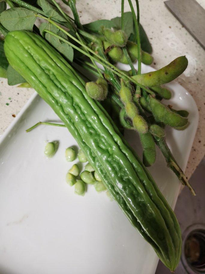 凉瓜黄豆排骨汤【6月北鼎蒸炖锅食谱】