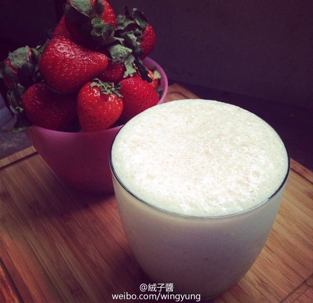 草莓奶昔（冰冻草莓简易版）