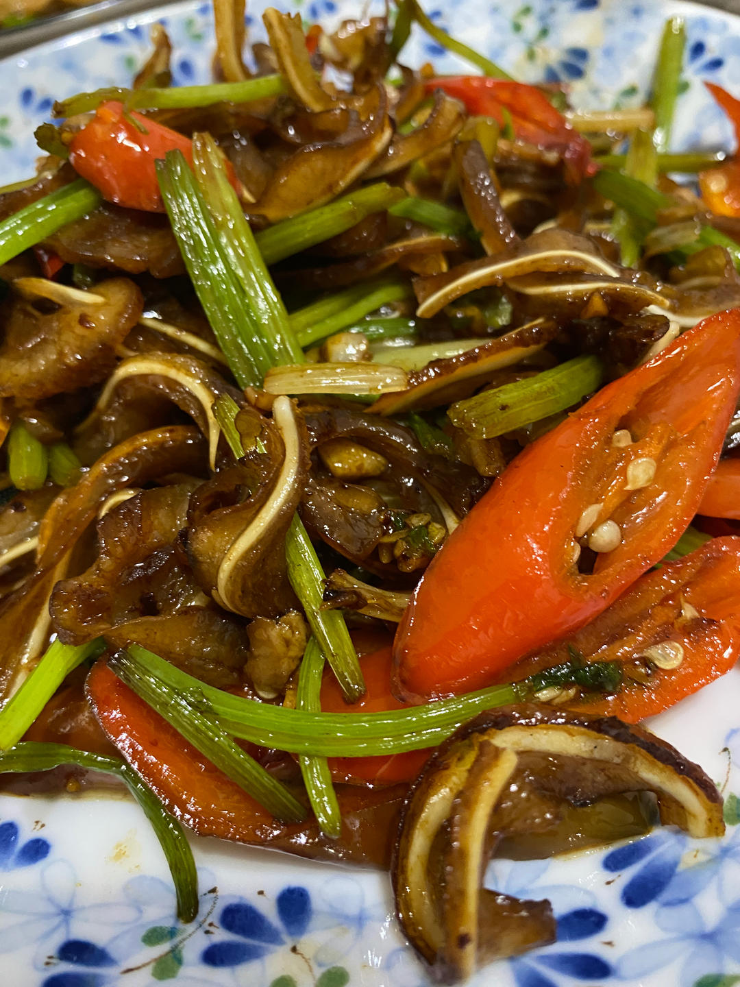 下饭家常菜：好吃到尖叫的辣椒炒猪耳~