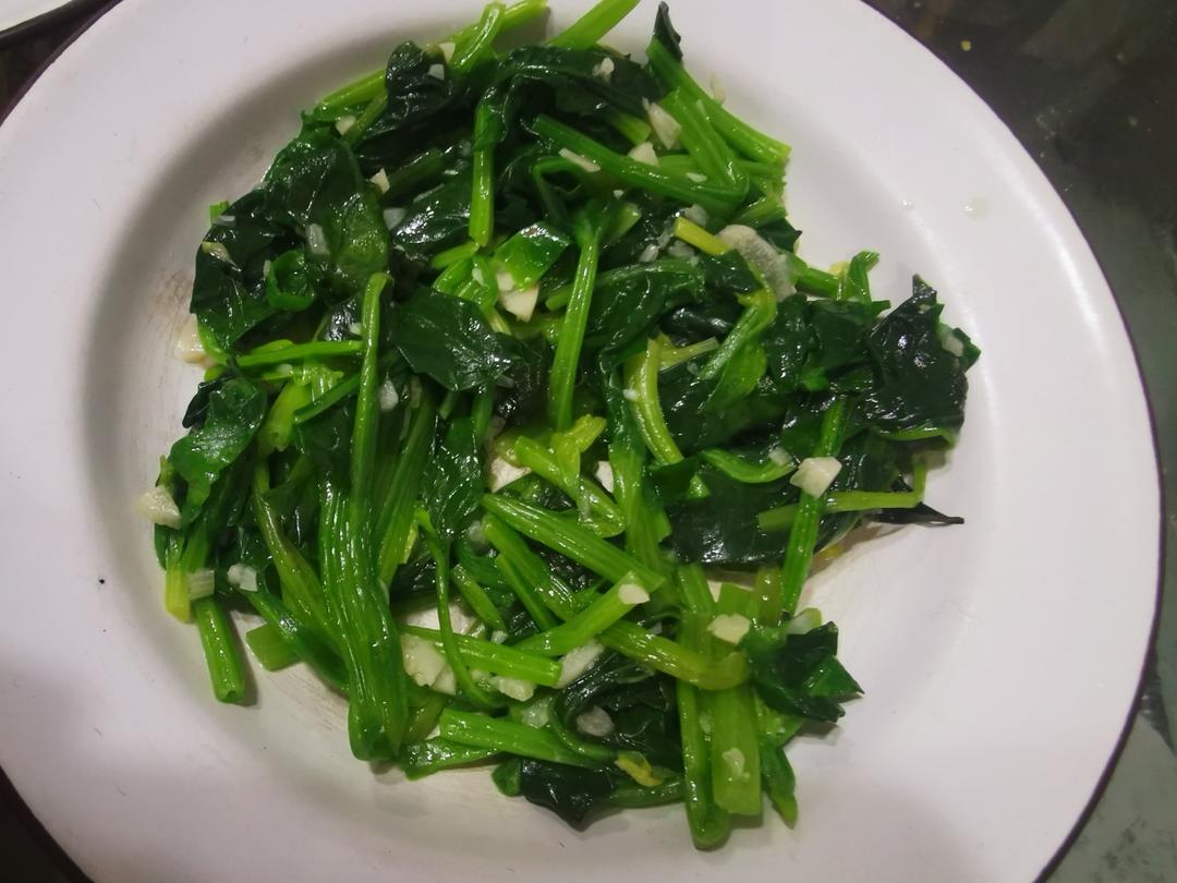 不涩口又嫩的清炒菠菜