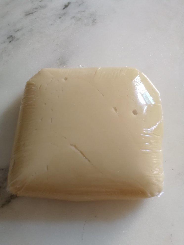 广式月饼——蛋黄莲蓉月饼