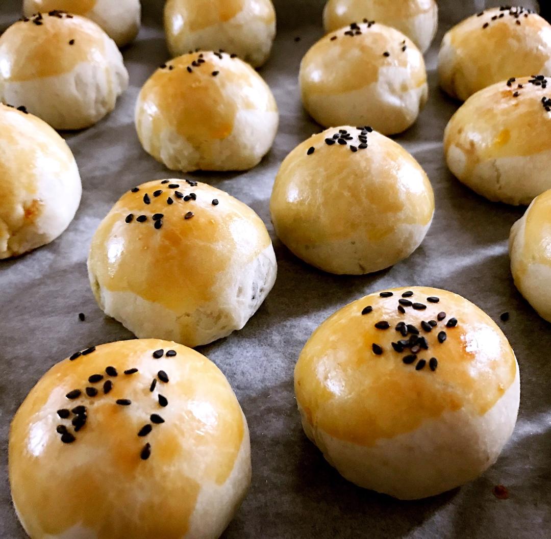 萌得掉渣渣的蛋黄酥