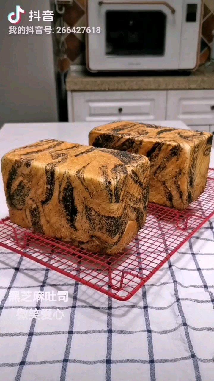 黑芝麻豹纹吐司