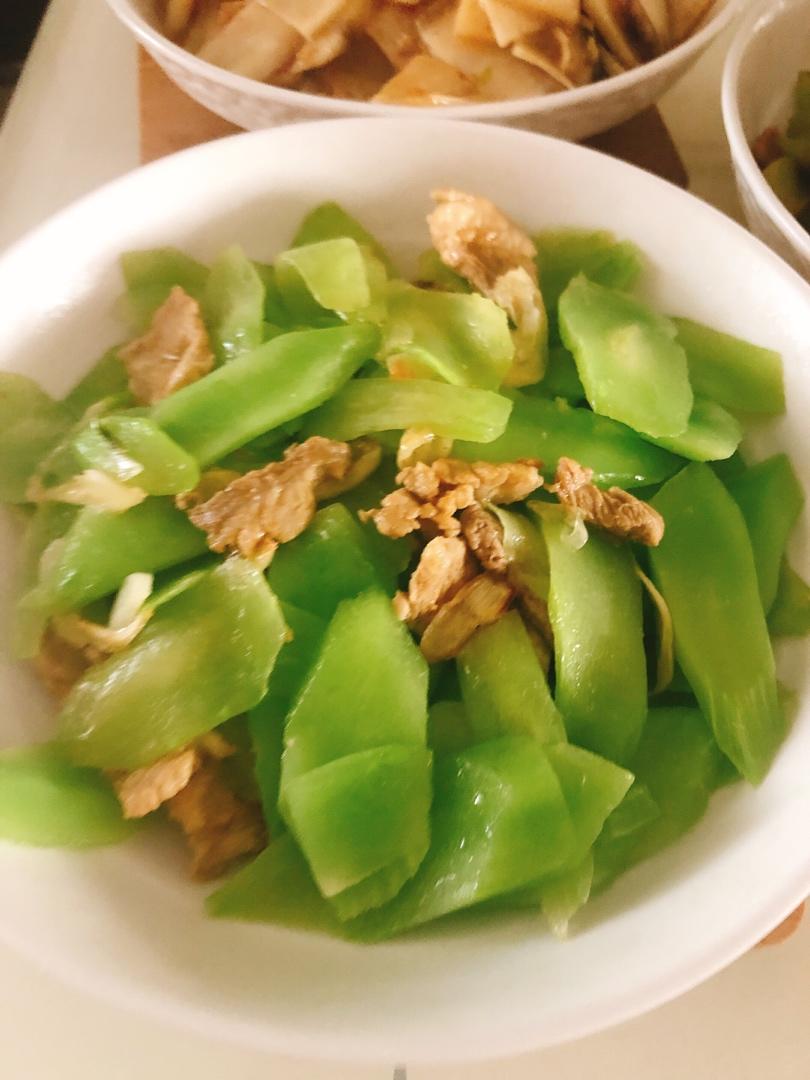 清爽的莴笋炒肉
