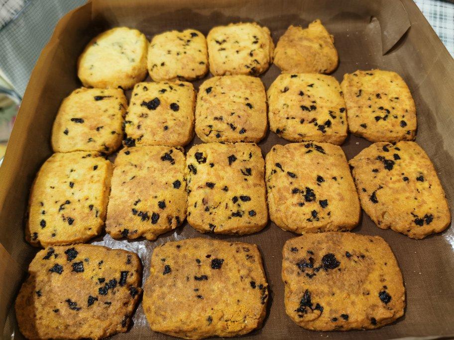 不网红，就做一个纯粹蓝罐味道的黄油黑加仑曲奇