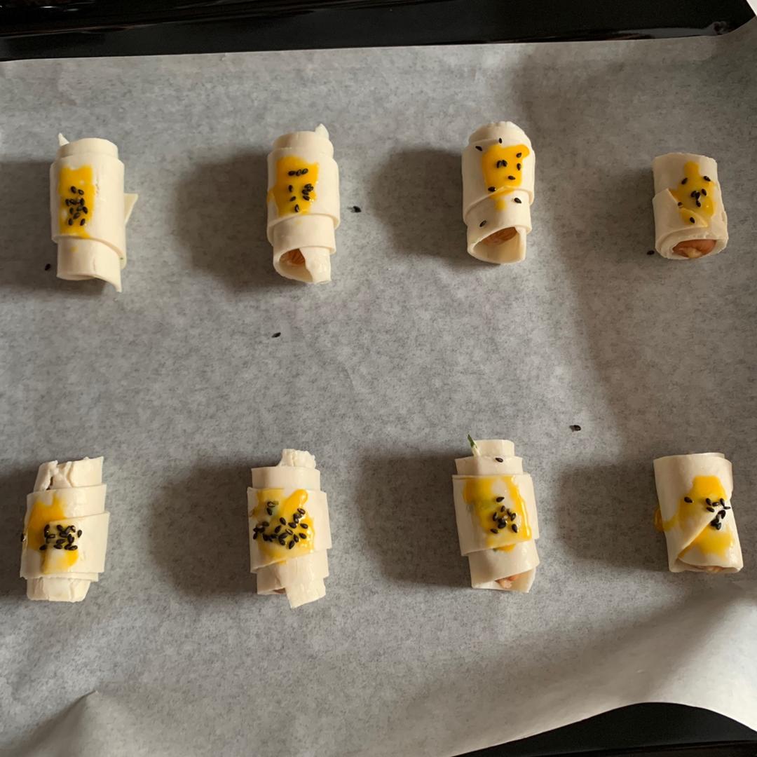 香肠酥皮卷：手抓饼皮还能这样吃，不用和面快速搞定早餐