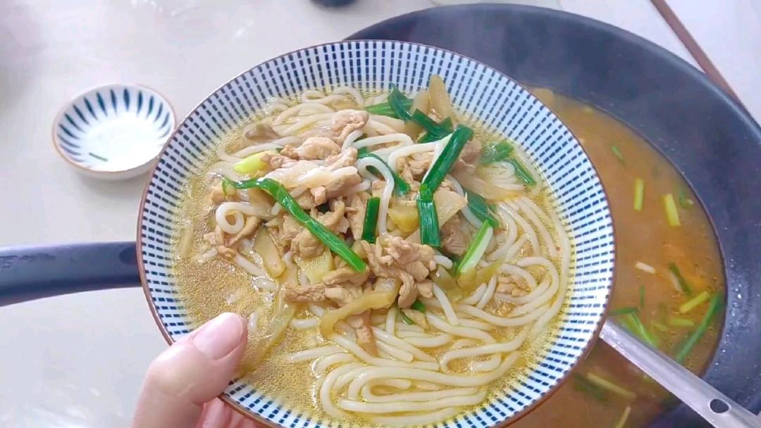 榨菜肉丝米粉，快手汤粉，好吃又营养