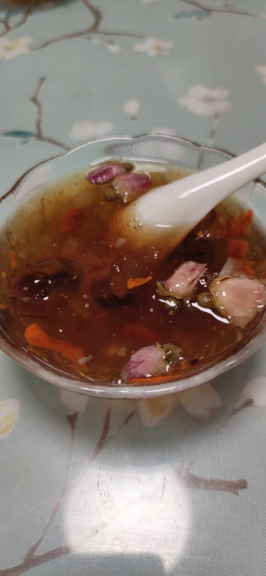 桃胶皂角米雪燕羹（养颜美容）