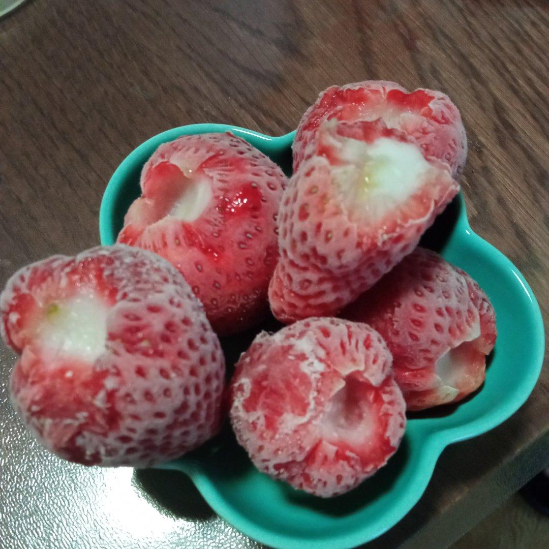 简单两步～味道绝了❗️入口即化草莓练奶冰淇淋