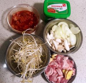 韩式泡菜炒五花肉 by wqy的做法 步骤2