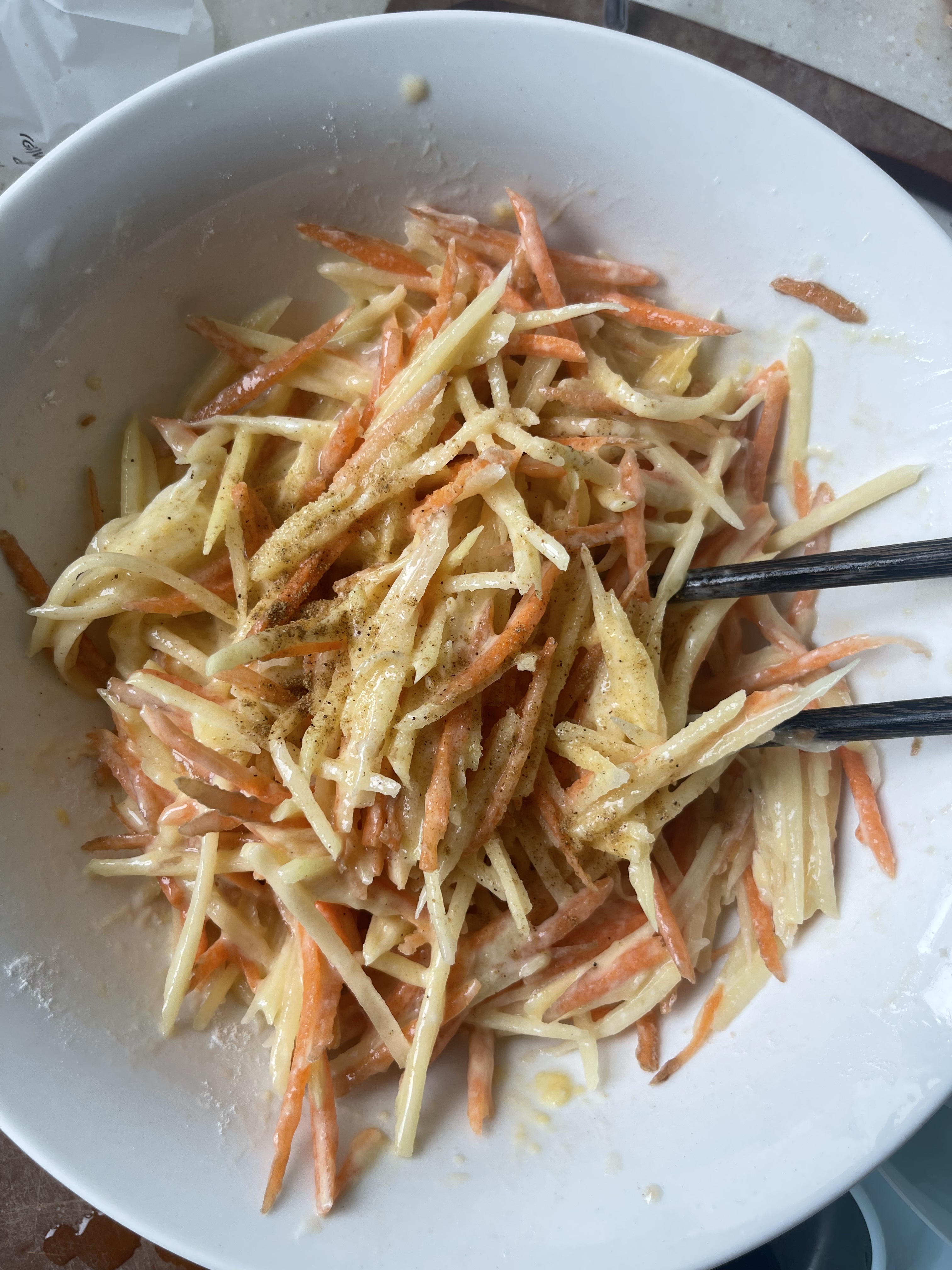 土豆絲胡蘿卜絲早餐餅的做法 步驟3