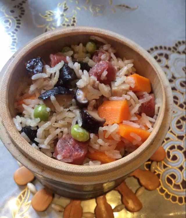 香菇腊肠竹筒饭