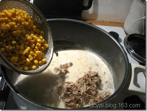 感恩节副产品--墨西哥风味的玉米饼火鸡汤 / Turkey Tortilla Soup的做法 步骤3