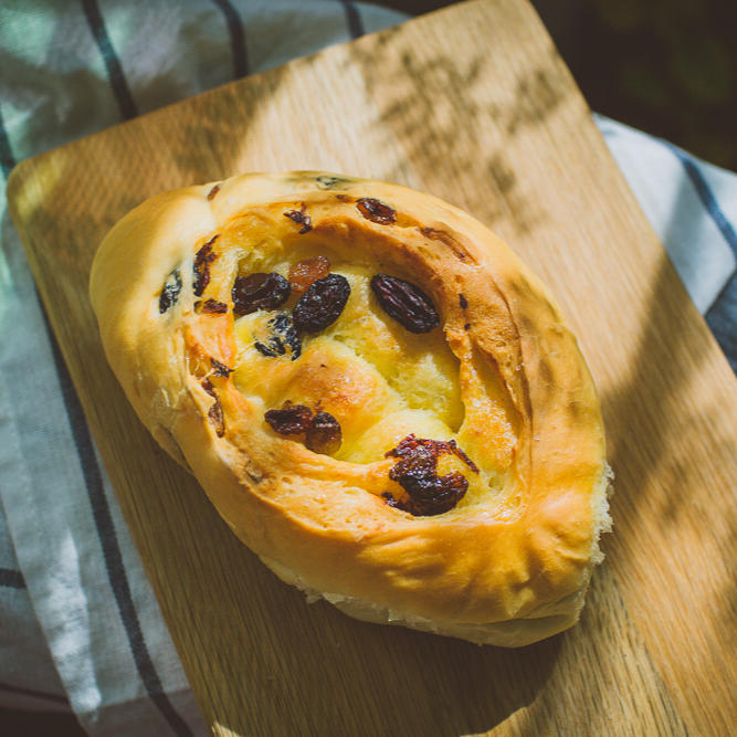 葡萄软欧（仿原麦山丘）Milk flavored bread filled with raisins and butter