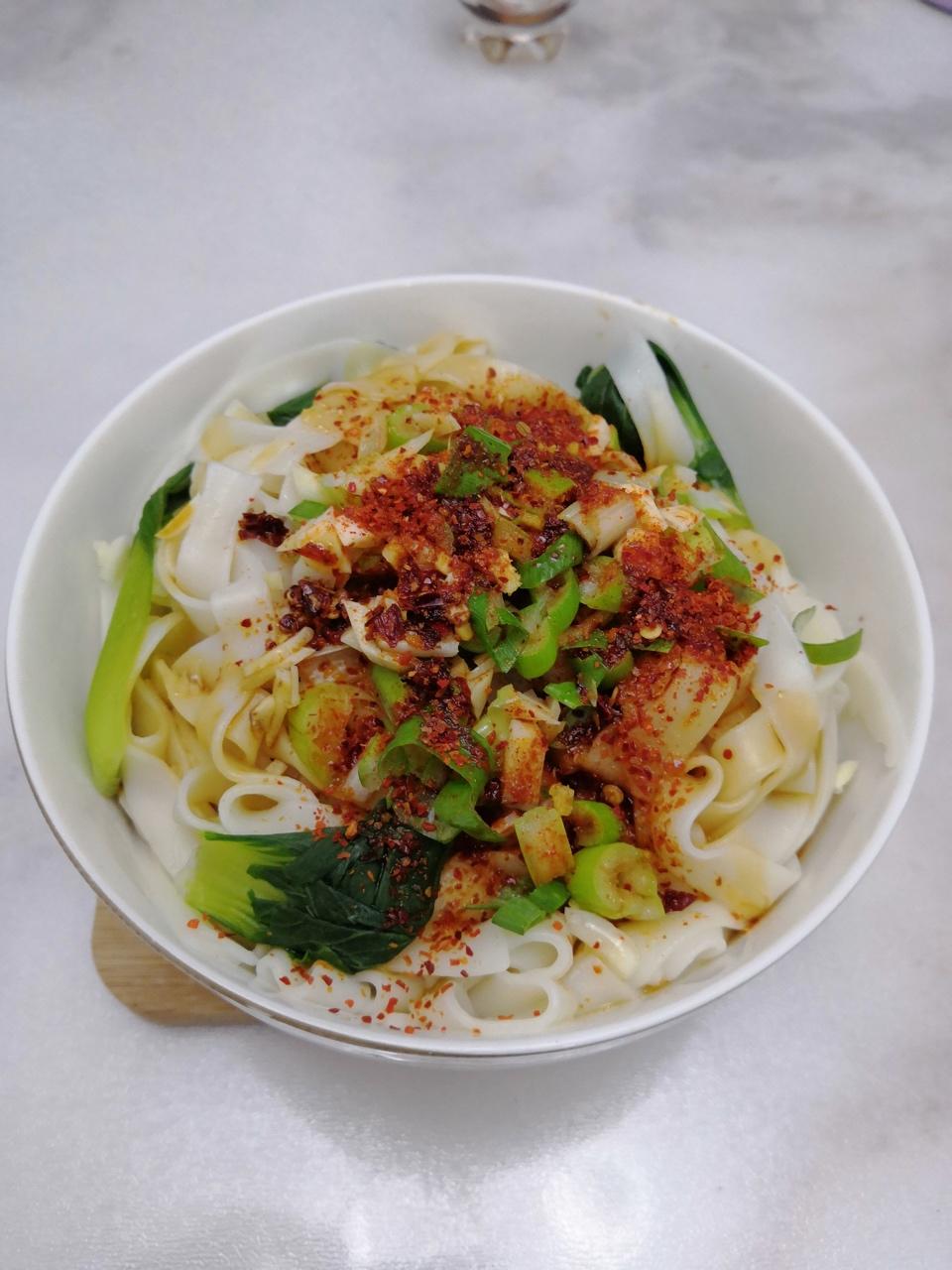 tongtongwww做的油泼面