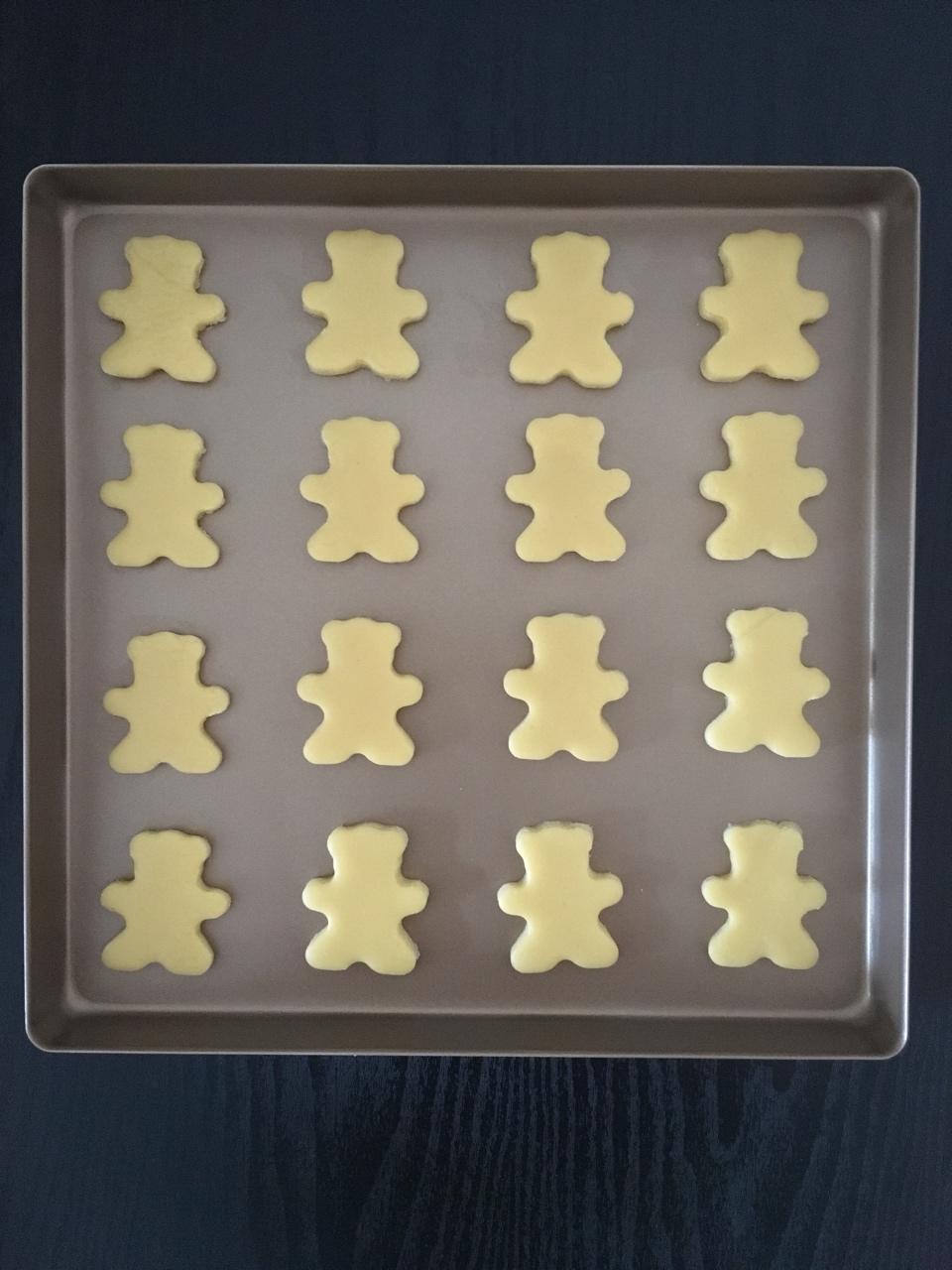 抱杏仁的小熊（造型饼干）