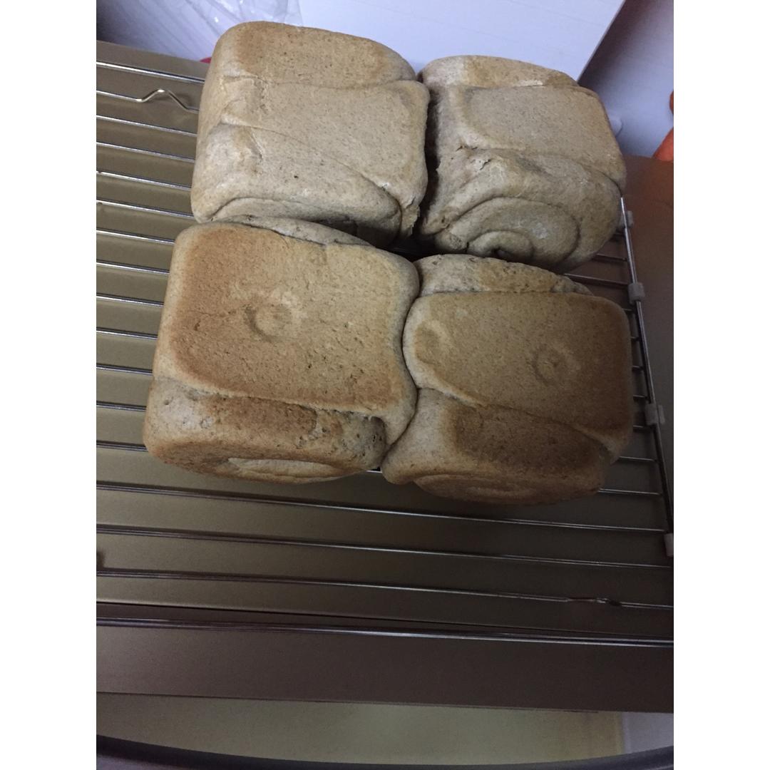 健身食谱-复杂碳水化合物-全麦面包