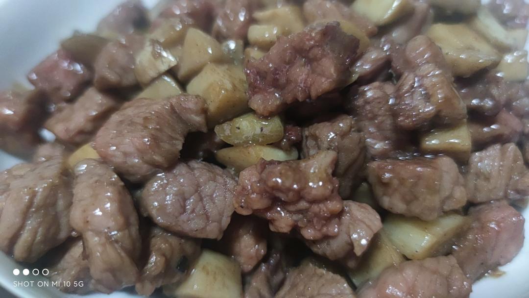 黑椒牛肉粒杏鲍菇