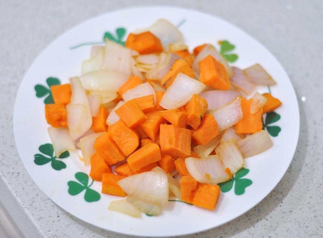 洋葱炒红薯的做法