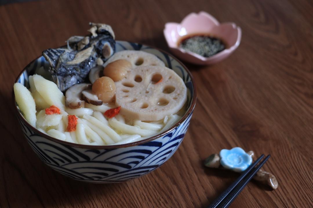 栗子红枣香菇鸡汤